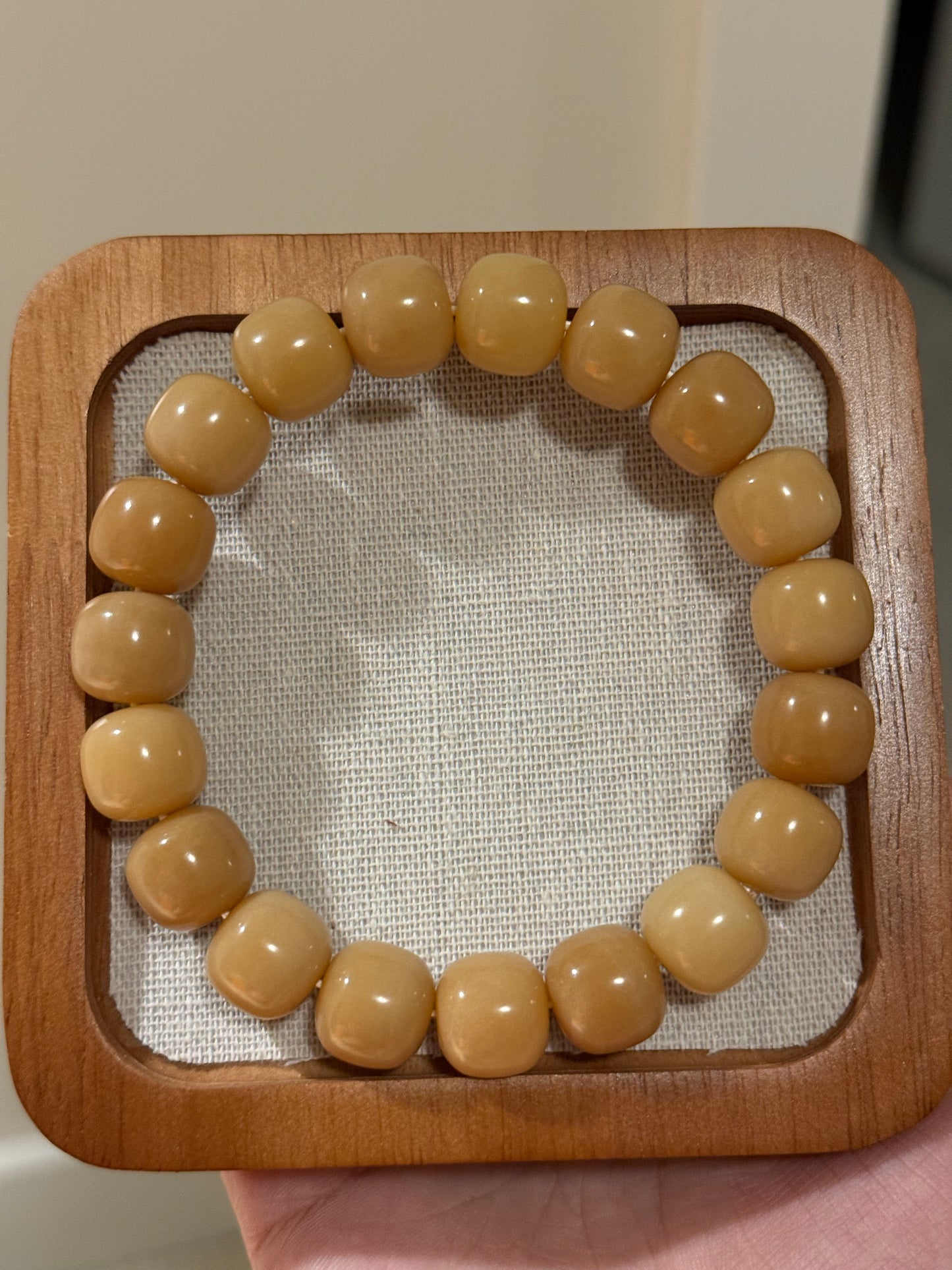 ๐บ Golden Calm โ Natural Bodhi Root Bracelet (Machine-Polished, 14mm)