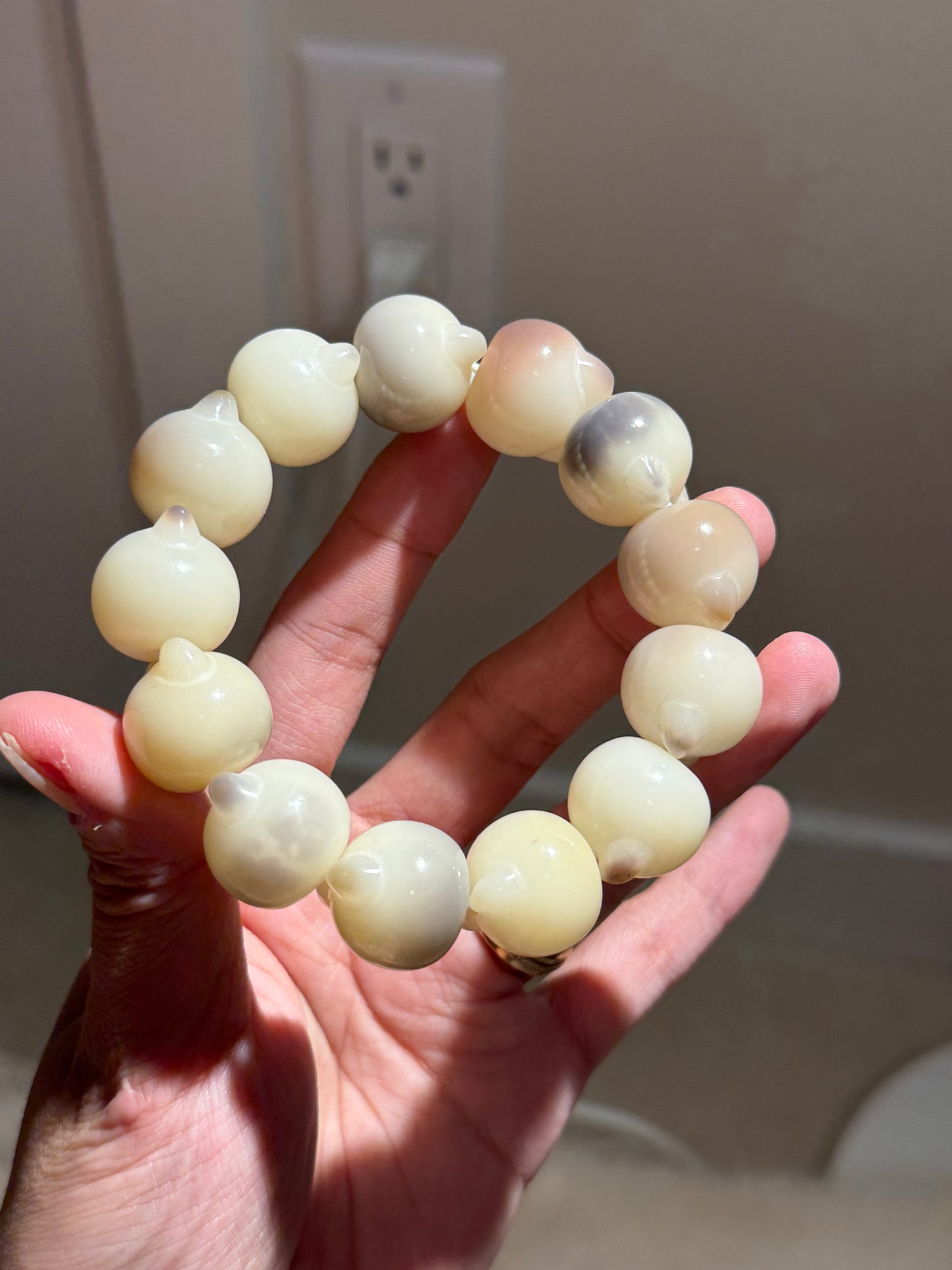 🐱 Cream Whisper
Burmese Aged Bodhi Root Bracelet (Hand Dry-Polished Cat-Head, 19.8mm)