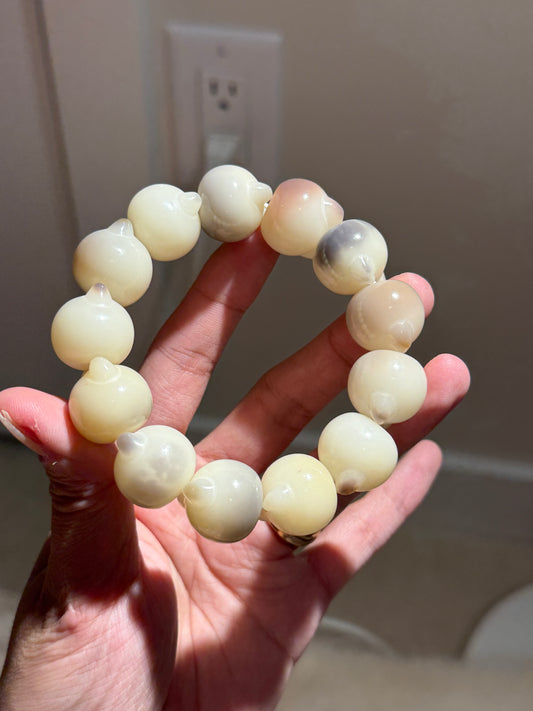 🐱 Cream Whisper
Burmese Aged Bodhi Root Bracelet (Hand Dry-Polished Cat-Head, 19.8mm)