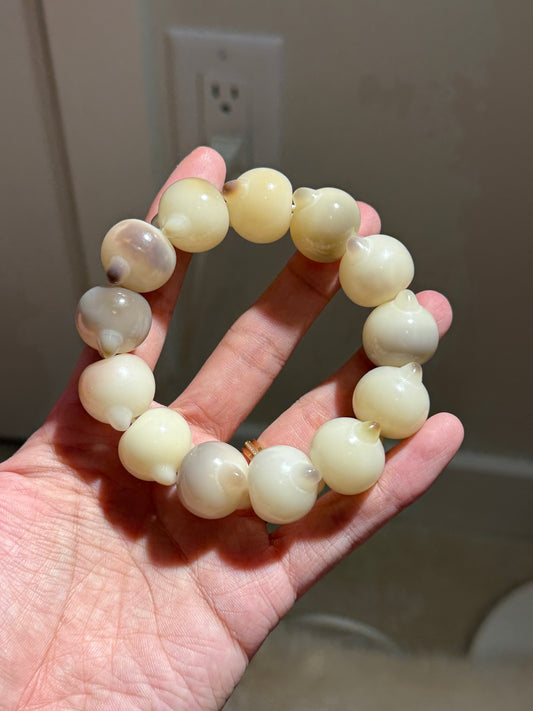 🐱 Cream Whisper
Burmese Aged Bodhi Root Bracelet (Hand Dry-Polished Cat-Head, 19.8mm)