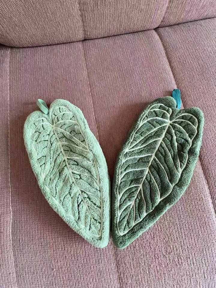 Anthurium Leaf Hand Towel โ Hanging Chenille Towel for Bathroom & Kitchen