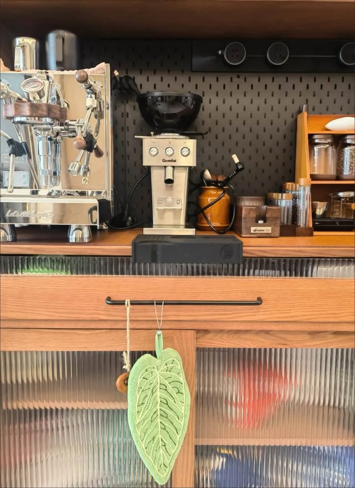Anthurium Leaf Hand Towel โ Hanging Chenille Towel for Bathroom & Kitchen