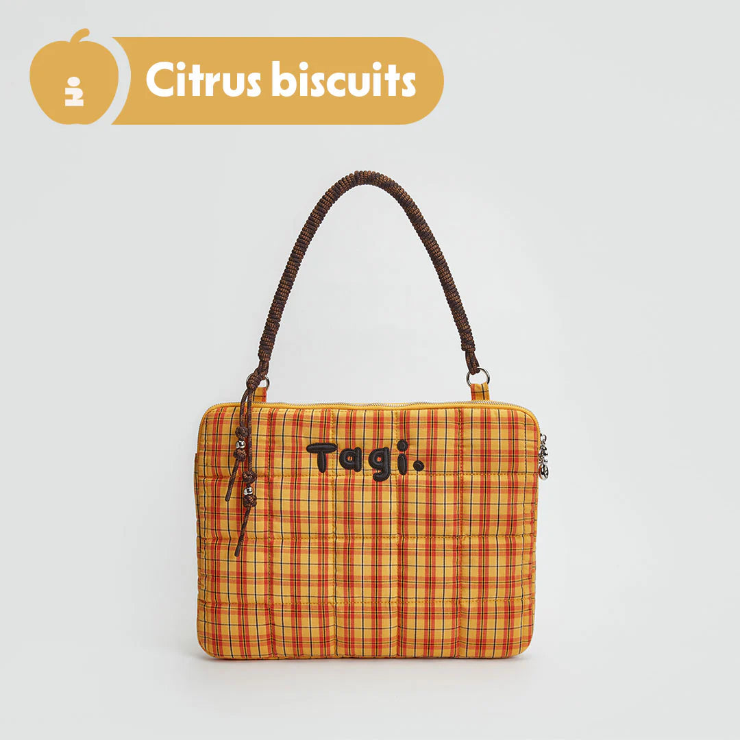 Tagi.Small woven-pilow computer bag