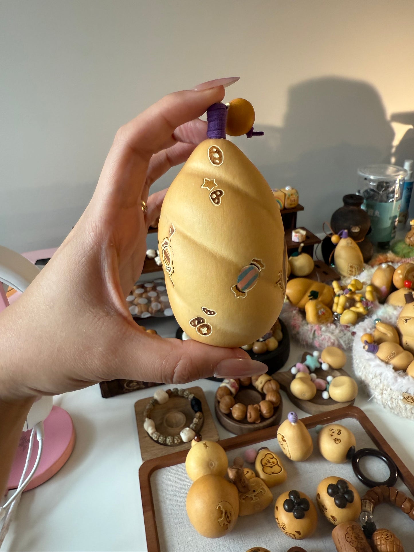 Hand-polished bread-shaped gourd — warm color and soft texture, like freshly baked bread.