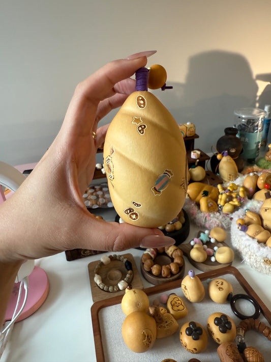 Hand-polished bread-shaped gourd — warm color and soft texture, like freshly baked bread.