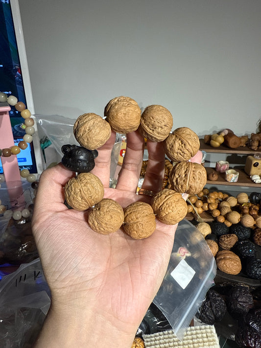 Iron Walnut Bracelet with Hand-Carved Ebony Bear (26mm Beads)