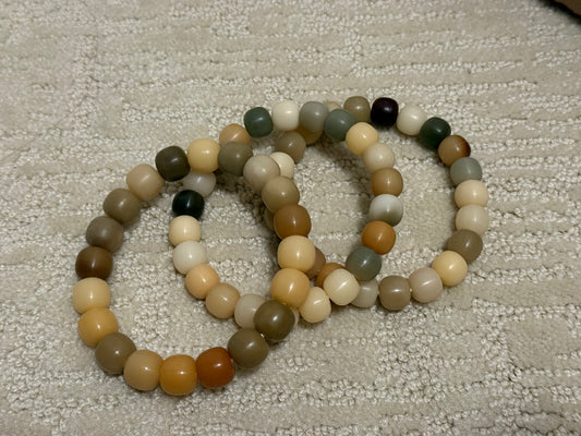 奶茶原色菩提根手串（卡13 有瑕疵）
Milky Tea Bodhi Root Bracelet (Size 13, Imperfect)