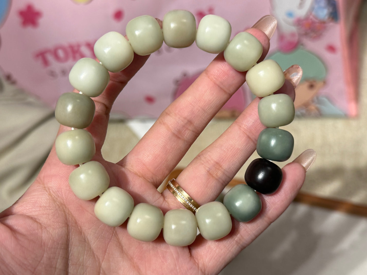 青白原石干磨菩提根手串（卡14）
Frost Mist Polished Bodhi Root Bracelet (Size 14)